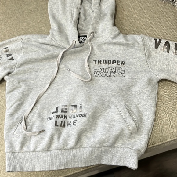 Star Wars Cropped Sweatshirt Juniors Sm NWOT - Picture 1 of 6